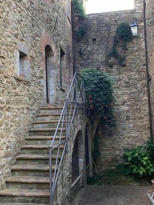 Medieval Tower In Umbria With Swimming Pool Montelagello Εξωτερικό φωτογραφία