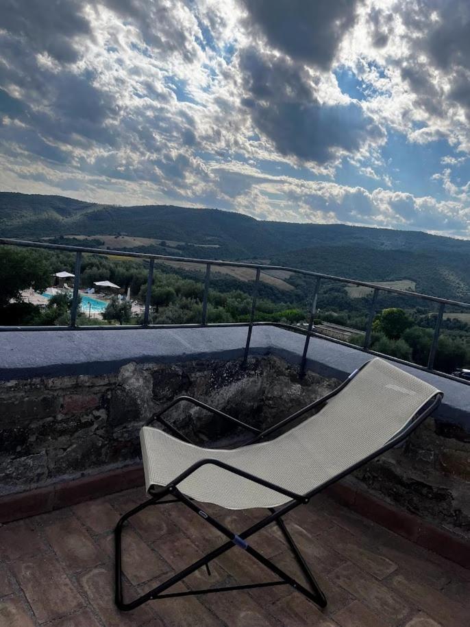 Medieval Tower In Umbria With Swimming Pool Montelagello Εξωτερικό φωτογραφία