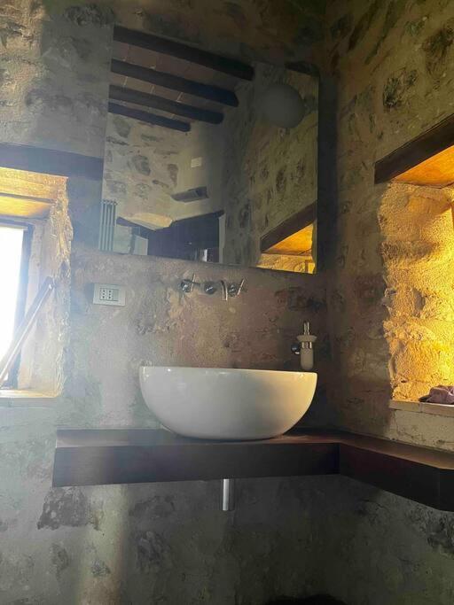 Medieval Tower In Umbria With Swimming Pool Montelagello Εξωτερικό φωτογραφία